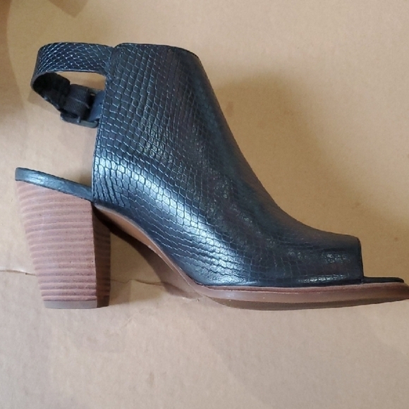 Koolaburra UGG Audrey Exoric Black Leather Ankle Strap Shoe Size 9 - Picture 1 of 16